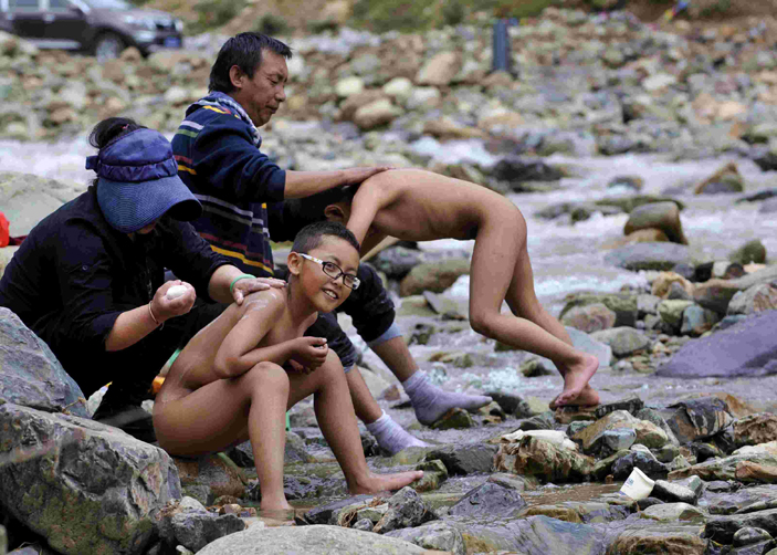 tibet-bathing-festival.jpg