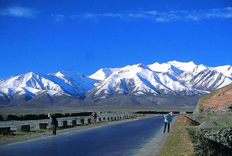 qinghai-tibet-high-way-1.jpg