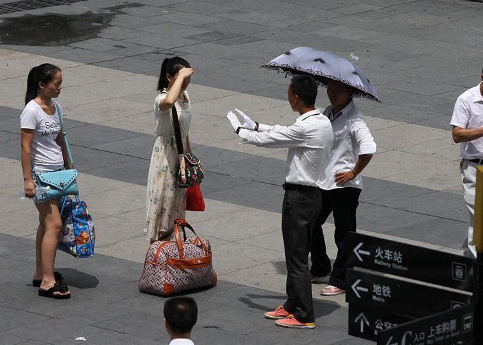 Touting-of-Hotels-Transport-Tours-Restaurants-Shops.jpg