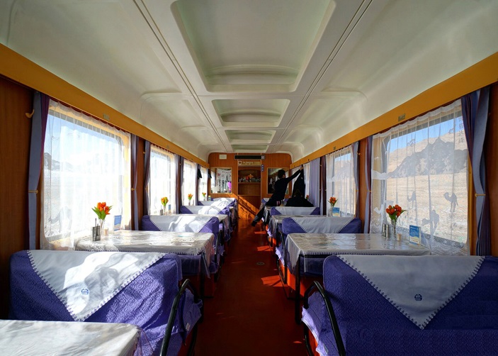 Dinning Car on Tibet Train