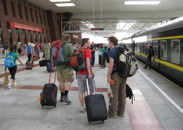 Board a train compartment correctly